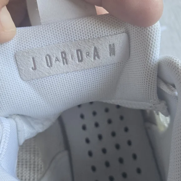 XXXV1 Jordan White basketball Sneakers - Picture 5 of 10